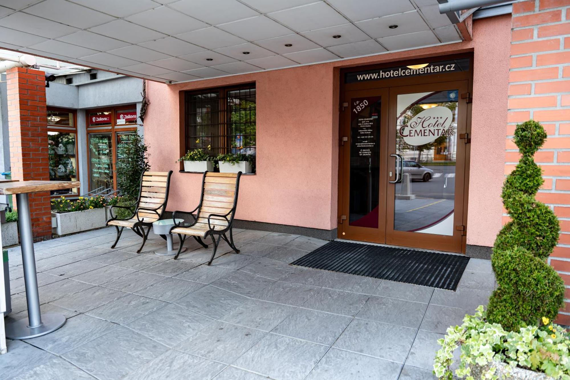 Hotel Cementar Hranice  Exteriör bild