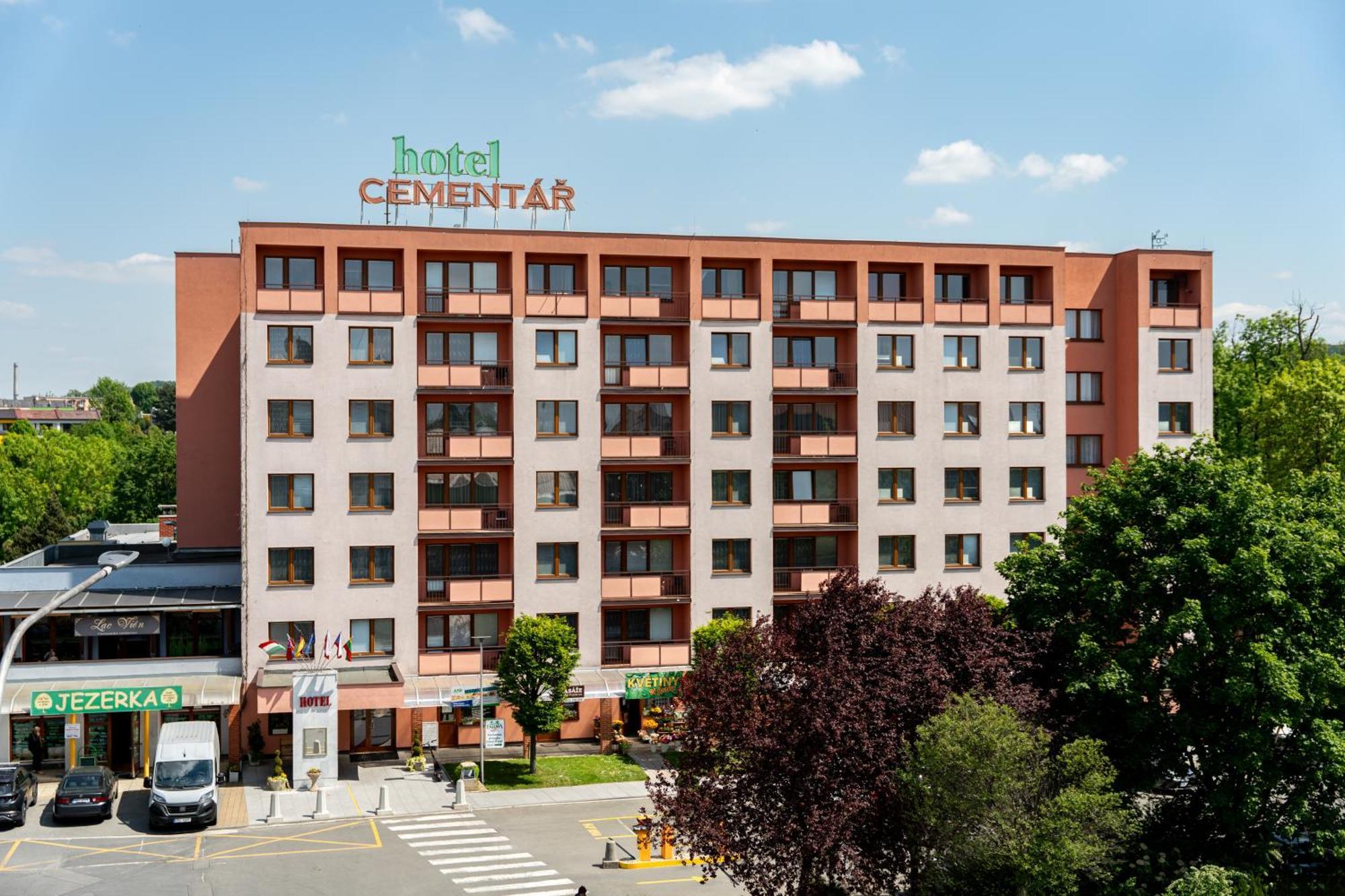 Hotel Cementar Hranice  Exteriör bild