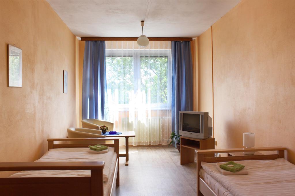 Hotel Cementar Hranice  Exteriör bild